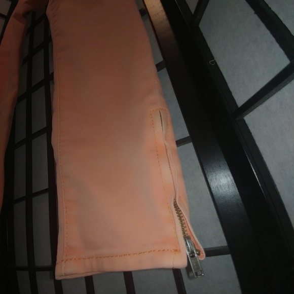 Women Free People Peach Skinny Jeans Ankle Zipper - Picture 4 of 7